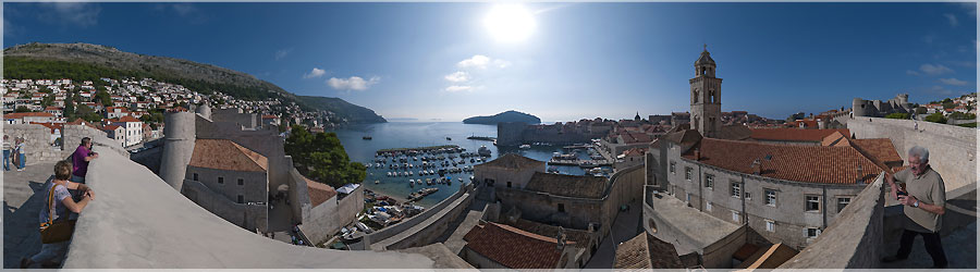 Dubrovnik : Vue des remparts sur le port Commentaire en cours de rédaction ! www.360x180.fr Selme Matthieu