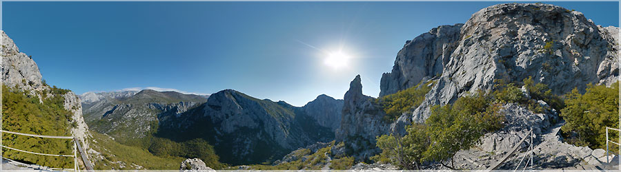 Paklenica - Promontoire  l'entre de la grotte Manita Pec Commentaire en cours de rdaction ! www.360x180.fr Selme Matthieu