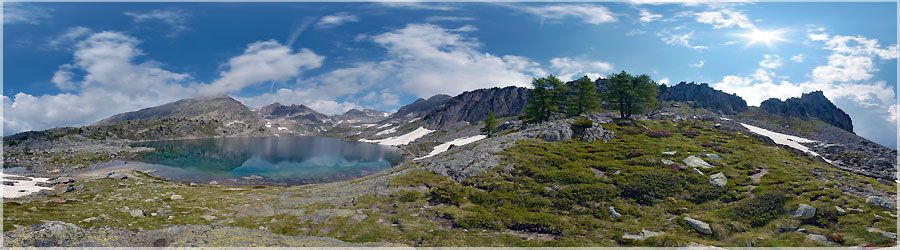 Mercantour : le Lac nègre Le lac Nègre est situé dans le massif du Mercantour, à 2 354 m d'altitude. www.360x180.fr Selme Matthieu