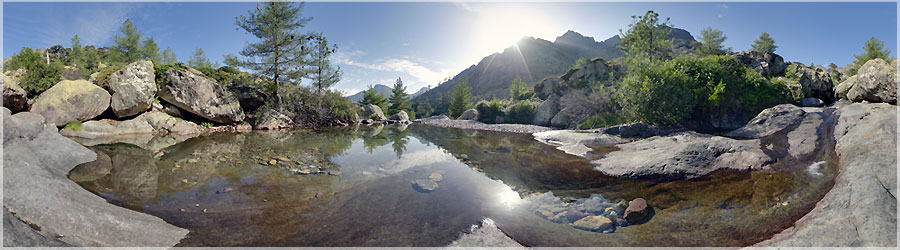 GR20 : Petit repos au bord de la rivire 11e jour : Un petit moment de dtente bien reposant le long de la rivire, demain sera une longue journe ! (Cirque de la Solitude) www.360x180.fr Selme Matthieu