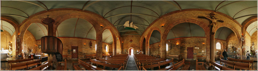 Eglise de Camaret-sur-Mer La chanson paillarde 'Les Filles de Camaret' a probablement t crite anonymement par Laurent Tailhade pour se venger des Camartois. www.360x180.fr Selme Matthieu