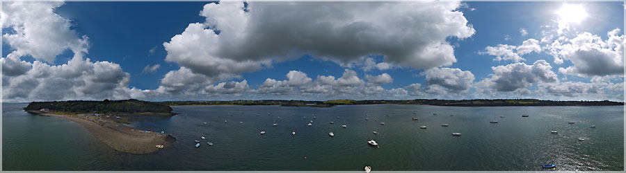 Panorama arien du port de Kersanton (KAP) Un vent faible, qui ne m'a pas permis de monter aussi haut que je le souhaitais pour raliser cette vue du port de Kersanton. www.360x180.fr Selme Matthieu