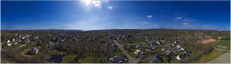 Village de Loperhet Loperhet est une commune du dpartement du Finistre situ dans la rgion Bretagne. Entoure par les communes de Dirinon, Daoulas et Plougastel-Daoulas, Loperhet est situe  9 km au sud-ouest de Landerneau et  une quinzaine de kilomtres au sud de Brest. La commune de Loperhet se termine au sud par la pointe de Rostiviec, situe  l'embouchure de la rivire de Daoulas. Le bourg est situ  58 mtres d'altitude mais le finage communal varie de 162 mtres d'altitude au niveau de la mer. Le document le plus ancien mentionnant Loperhet date de 1186, c'est la confirmation par Herv Ier de Lon (seigneur de Lon) d'une donation du lieu, faite par son pre Guyomarch IV de Lon et sa mre Nobilis (Nobile) aux chanoines rguliers de l'abbaye Notre-Dame de Daoulas. Le nom de la commune provient de loc Perhet, l'oratoire de sant Perhet (ou sant Berc'hed, dite aussi sainte Brigitte). www.360x180.fr Selme Matthieu