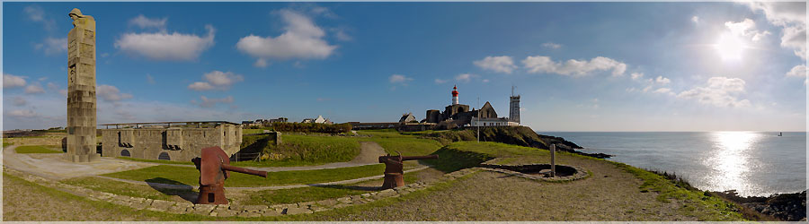 Mmorial de la pointe St Mathieu La pointe Saint-Mathieu est une pointe du Finistre situe  proximit du Conquet sur le territoire de la commune de Plougonvelin. Elle est borde de falaises avoisinant 20 mtres de hauteur. www.360x180.fr Selme Matthieu