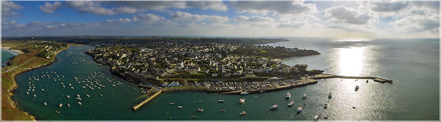 Vue arienne du port du Conquet Le Conquet est une commune franaise du dpartement du Finistre, en rgion Bretagne. C'est la commune la plus occidentale de France continentale. Port crabier important, Le Conquet est galement devenu un lieu de production rput pour le poisson noble. Depuis quelques annes, la flottille a diversifi ses activits :  ct des caseyeurs traditionnels pratiquant la pche au tourteau se sont dvelopps les fileyeurs qui ramnent lotte, raie, barbue, turbot ou langouste ainsi que du poisson de petite pche, frais du jour. Le tourteau demeure nanmoins le symbole du port du bout du monde. www.360x180.fr Selme Matthieu