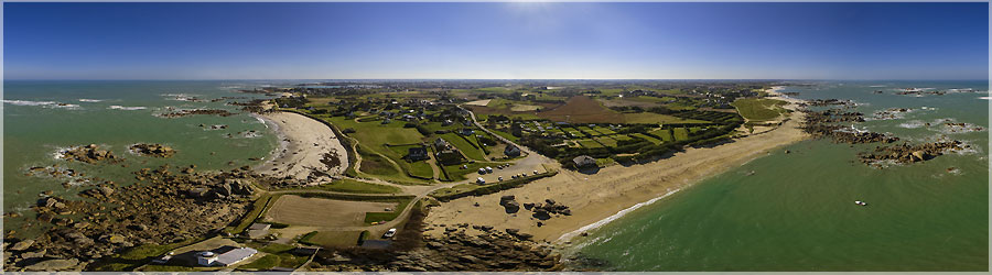 Le phare de Pontusval en vue arienne (KAP) Aprs avoir pris en photo la maison de Meneham, nous sommes alls  ct du phare de Pontusval. Le vent avait un peu forci, suffisamment pour que je sorte le rokkaku. Je n'ai pas eu trop de mal  le ramener, j'tais pile poil dans sa plage de vent ! Ce phare de Pontusval est rig sur la pointe de Beg-Pol,  ct des plages de Brignogan. Il a t construit aprs de nombreux naufrages, il sert de relais entre les phares de l'ile Vierge et l'le de Batz. www.360x180.fr Selme Matthieu