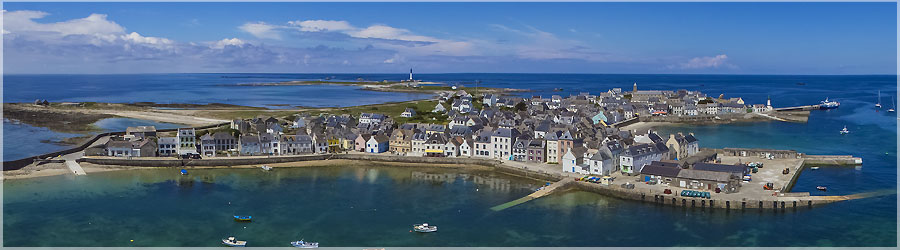 Vue arienne du port de l'le de Sein (KAP) Lors d'une excursion sur l'le de Sein, j'ai ralis cette premire image au dessus du port. Le vent tait trs faible, j'ai mme mouill ma ligne !  www.360x180.fr Selme Matthieu