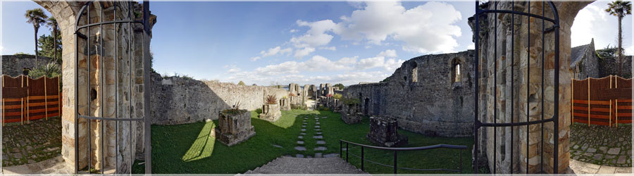 Ruines de l'abbaye de Landevennec (Finistre) L'abbaye Saint-Gunol de Landvennec est une abbaye situe dans la commune de Landvennec dans le dpartement du Finistre. Elle est rpute pour avoir t fonde au Ve sicle par saint Gunol, ce qui en fait une des plus anciennes et plus importantes de Bretagne. Abandonne en 1793, elle est releve par une nouvelle communaut monastique bndictine en 1958, qui y construit de nouveaux btiments. www.360x180.fr Selme Matthieu