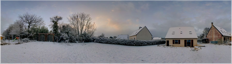 Neige dans le jardin Neige dans le jardin, Loperhet, Finistre ! www.360x180.fr Selme Matthieu