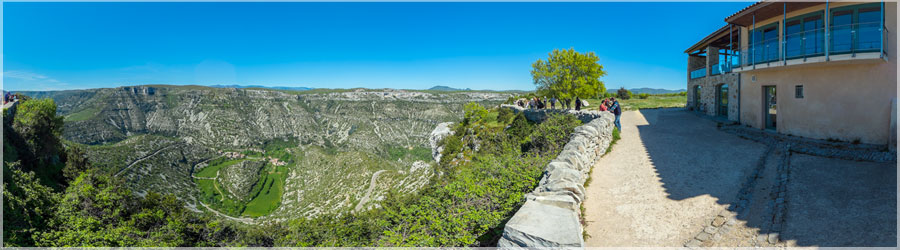 Vue en hauteur du cirque de Navacelle Rencontre Photo :  www.360x180.fr Selme Matthieu