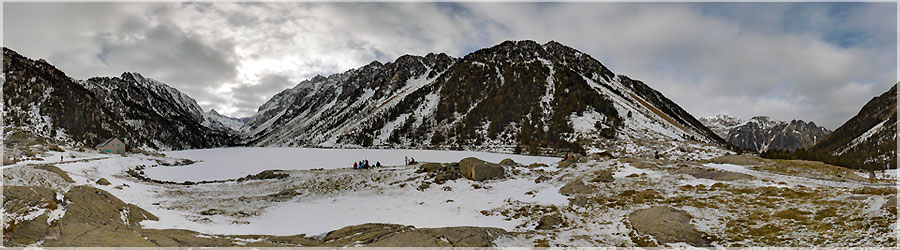 Chronopanorama : 3/3 : Lac de Gaube dans les nuages ! Chronopanorama dans les nuages : le Lac de gaube est situ dans une petite valle, dmarrant au pied du Vignemale (3298m), et se terminant au Pont d'Espagne. www.360x180.fr Selme Matthieu