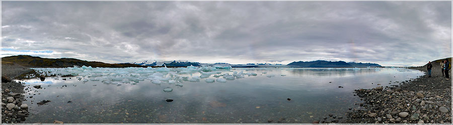 Lac de Jokulsarlon : rassemblement de glaons vers l'est du lac Les couleurs sont trs bleutes d'un bleu  la fois clair et intense !  www.360x180.fr Selme Matthieu