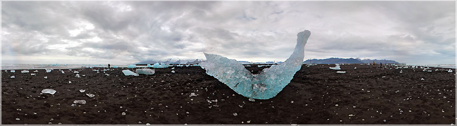 Plage de Jokulsarlon : Formes bizarres Des formes de glaons vraiment bizarres ! www.360x180.fr Selme Matthieu