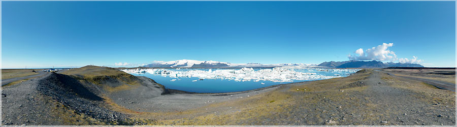 Jokulsarlon sous le soleil Le ciel bleu contraste fortement avec la blancheur des glaons ! www.360x180.fr Selme Matthieu