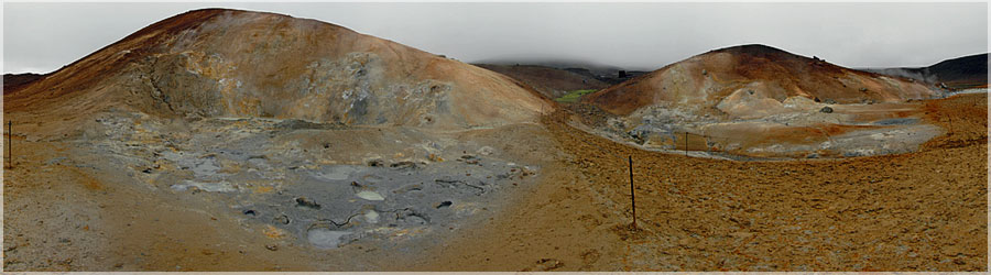 Mare chaude Krafla A Krafla, zone volcanique encore en activit, exploite pour ses gisements d'eau chaude, un sentier est trac, dans la boue, vitant les zones les plus chaudes ! Risque important de brlures ! www.360x180.fr Selme Matthieu