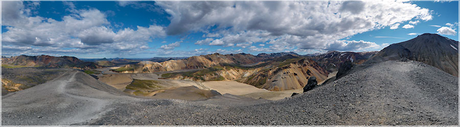 Monte au Blahnukur, vue sur la valle Nous partons donc vers le sommet du Blahnukur qui nous permettra d'avoir une vue panoramique du camping et du lieu-dit. C'est une balade trs agrable, nous prenons notre temps, admirons le paysage et galrons dans une descente sablonneuse...  www.360x180.fr Selme Matthieu