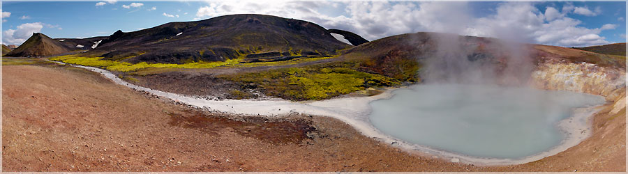 Landmannalaugar : zone géothermique de Storihver 2/2 En chemin, nous prenons le temps de faire un détour pour admirer de magnifiques sources d'eau chaude colorées : la zone géothermique de Storihver.  www.360x180.fr Selme Matthieu