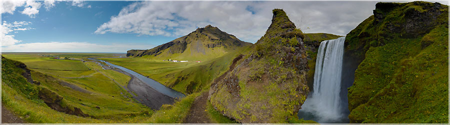 La cascade de Skogarfoss  mi-hauteur Le second bus fait une pause  Skogarfoss qui est l'endroit o la dernire tape du trek (celle que nous n'avons pas pu faire) s'arrte ! Cette chute mesure 62 m de hauteur mais est beaucoup plus large que la prcdente. www.360x180.fr Selme Matthieu