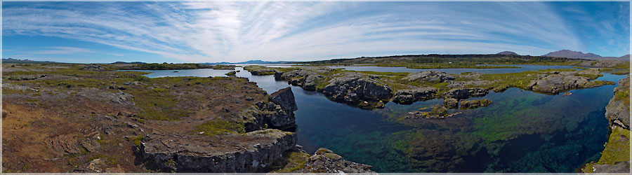 Faille bleu turquoise  Thingvellir  La clart de l'eau et ses superbes couleurs bleues turquoises donnent envie de s'y baigner bien que je supporte la polaire sans problme ! www.360x180.fr Selme Matthieu