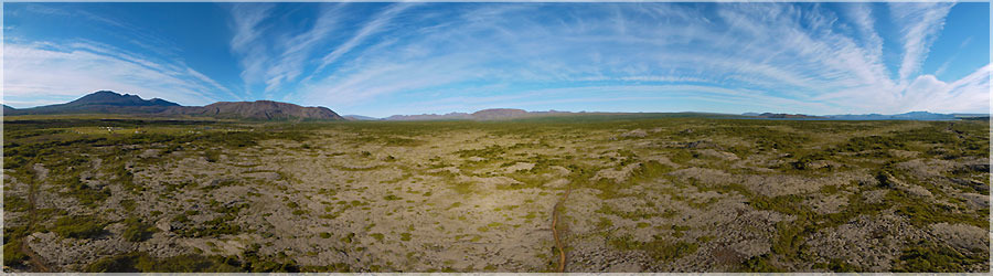 Vue arienne en cerf-volant de Thingvellir Juste avant de partir, le vent se lve fortement, et j'en profite pour tenter une vue arienne ! C'est mon deuxime panorama arien, j'en avais ralis un en France  juste avant de partir, pour tester le matriel... Au moins, je n'aurai pas tout port pour rien pendans 3 semaines !  www.360x180.fr Selme Matthieu