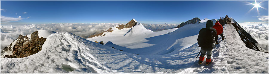 Sommet du Corno Nero - 4322m Après avoir gravi des marches très hautes et très raides dans la glace, nous voici au sommet du Corno Nero - 4322m www.360x180.fr Selme Matthieu