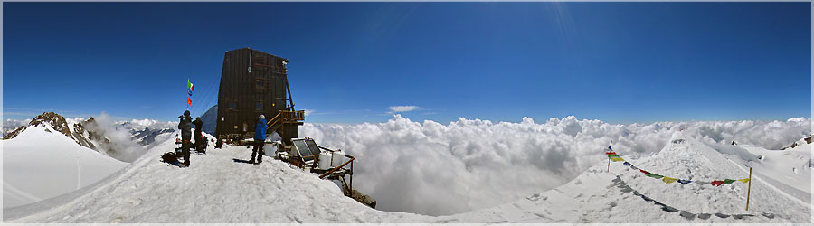 Refuge le plus haut d'Europe - 4554m Petite pause dans le plus haut sommet d'Europe, à 4554m www.360x180.fr Selme Matthieu