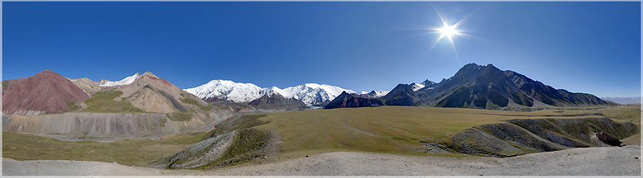 Fond de la valle Nous passons la journe au camp de Base, pour nous acclimater. Nous buvons beaucoup, et partons explorer les alentours. Voici la vue du fond de la valle, sur un petit promontoire. www.360x180.fr Selme Matthieu