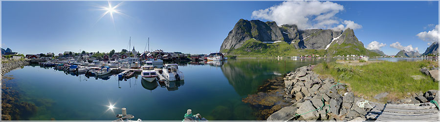 Petit port de Reine De Moskenes, nous prenons le bus jusqu' Reine, puis le bateau au dpart de Reine jusqu'au bout du fjord, au village de Kjerkfjorden. Cette petite balade en bateau est assez agrable et nous permet de dcouvrir les paysages sous un autre point de vue.  Nous avons en tte de faire un trek de 3 jours : le premier jour, aprs le bateau, nous marcherons jusqu' la plage de Horseidvika, puis nous nous dirigerons vers l'est, o nous franchirons le col de Markan (412m), pour dormir prs du lac de Fageravatnet. Le second jour, nous poursuivrons le sentier jusqu' une petite route  Selfjord. Nous rcuprerons ensuite le sentier  Marka, pour dormir sur la plage de Kvalvika. Le troisime jour, nous rejoindrons Fredvang, pour y prendre le bus  destination de Leknes. www.360x180.fr Selme Matthieu