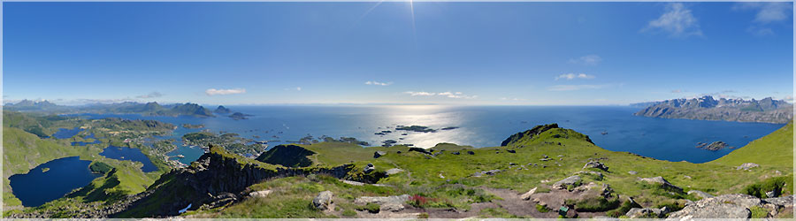 Panomorphing : Sommet du Nonstinden (459m) sous le Soleil 3/3 Le dernier jour, nous devons prendre le bus qui nous permettra de prendre l'Hurtigruten dans l'aprs-midi. Nous voulons profiter des paysages qui nous entourent car le temps est agrable. Nous dcidons donc de retourner au sommet du Nonstinden et d'y apprcier la vue par temps dgag. N'oubliez pas d'activer l'interrupteur en bas  gauche de l'cran pour faire disparaitre les nuages !  www.360x180.fr Selme Matthieu