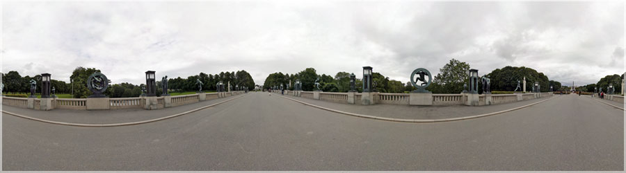 Pont Vigeland Sur le Pont de 100 mètres de long, Vigeland a placé 58 sculptures de bronze : des hommes, des femmes et des enfants, dont l'un des plus populaires du parc : L'enfant en colère. www.360x180.fr Selme Matthieu