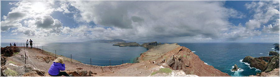 Pointe de Sao Lourenco : sommet ! La presqu'le  de Sao Loureno est une rserve naturelle situe  l'extrmit Est de Madre. On y trouve la seule plage de sable naturelle de l'le. En effet, Madre est une le jeune, sur laquelle le sable n'a pas encore eu le temps de se former ! A des fins touristiques, une plage de sable blanc (import du Maroc) a t construite  Calheta. www.360x180.fr Selme Matthieu