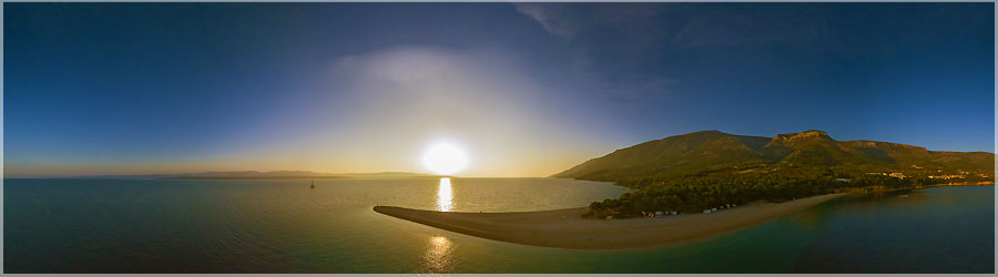 Vue aérienne de la Corne d'Or sur la plage de Zlatni Rat (île de Brac) Commentaire en cours de rédaction ! www.360x180.fr Selme Matthieu