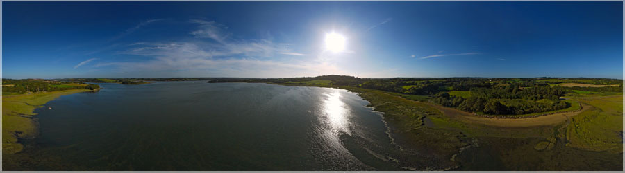 Panorama aérien de la baie de Lanveur (KAP) En fin de journée, je décide d'aller faire quelques photos aériennes de la baie de Lanveur. www.360x180.fr Selme Matthieu
