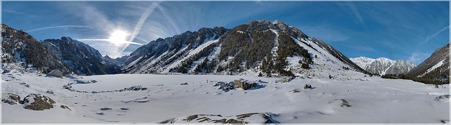 Chronopanorama : 2/3 : Lac de Gaube dans la neige ! Chronopanorama sous la neige : Le lac de Gaube se situe à une altitude de 1725m, il se trouve dans la vallée de Gaube. www.360x180.fr Selme Matthieu
