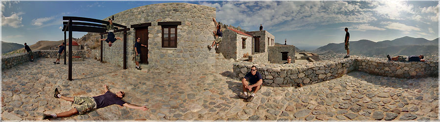 Bérenger et ses multiples clônes ! Bérenger et ses multiples clônes sur l'île de Kalymnos ! www.360x180.fr Selme Matthieu