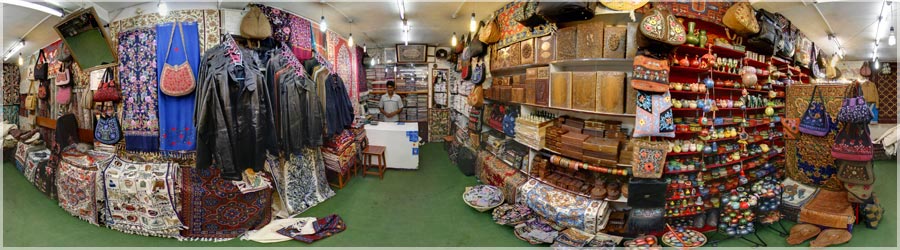 Marchand de tapis Venez acheter un tapis dans cette magnifique boutique de Katmandou ! www.360x180.fr Selme Matthieu